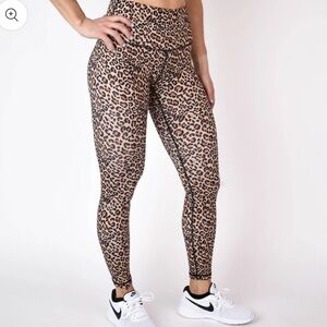 FLEO kels kiel stay wild leggings